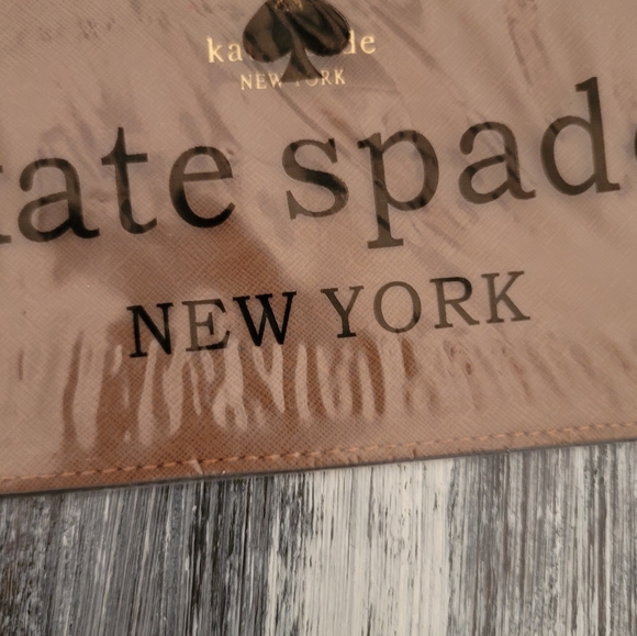 Kate Spade wristlet 5x8 - Picture 3 of 7